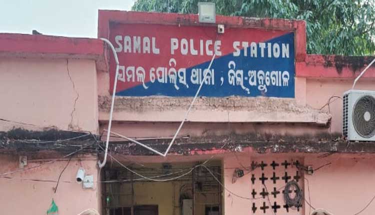 ଦେଶୀ ବୋମା ବିସ୍ପୋରଣରେ ପୁଅ ମୃତ, ବାପା ଗୁରୁତର