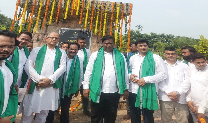 ପଞ୍ଚଶଖାଙ୍କ ପ୍ରତିମୂର୍ତ୍ତିରେ ଶ୍ରଦ୍ଧାଞ୍ଜଳି ଅର୍ପଣ କରି ବିଜେଡିର ପଦଯାତ୍ରା ଶୁଭାରମ୍ଭ, ବିଜେପି ସରକାରଙ୍କ ବିଫଳତା ଓ କୁଶାସନ ବିଷୟରେ ଲୋକଙ୍କୁ କରିବ ସଚେତନ