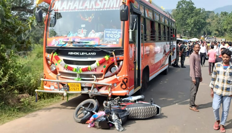 ବାଇକକୁ ଧକ୍କା ଦେଲା ଯାତ୍ରୀବାହୀ ବସ୍; ବାଇକ ଚାଳକ ମୃତ, ଅନ୍ୟ ଜଣେ ଗୁରୁତର