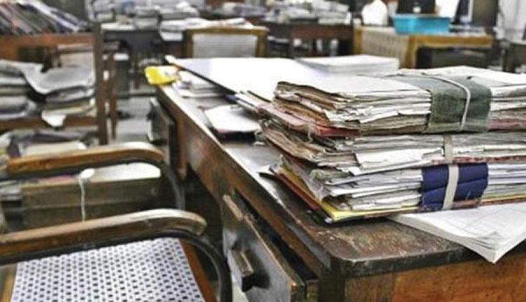 କଟକ ଜିଲ୍ଲାର ସରକାରୀ ଅଧିକାରୀଙ୍କ ଦରମା ବନ୍ଦ ନେଇ ନିର୍ଦ୍ଦେଶନାମା ସଂଶୋଧିତ, ୯୧ ନୁହେଁ ୩୬ ଜଣଙ୍କ ଦରମା ବନ୍ଦ ନେଇ ସୂଚନା