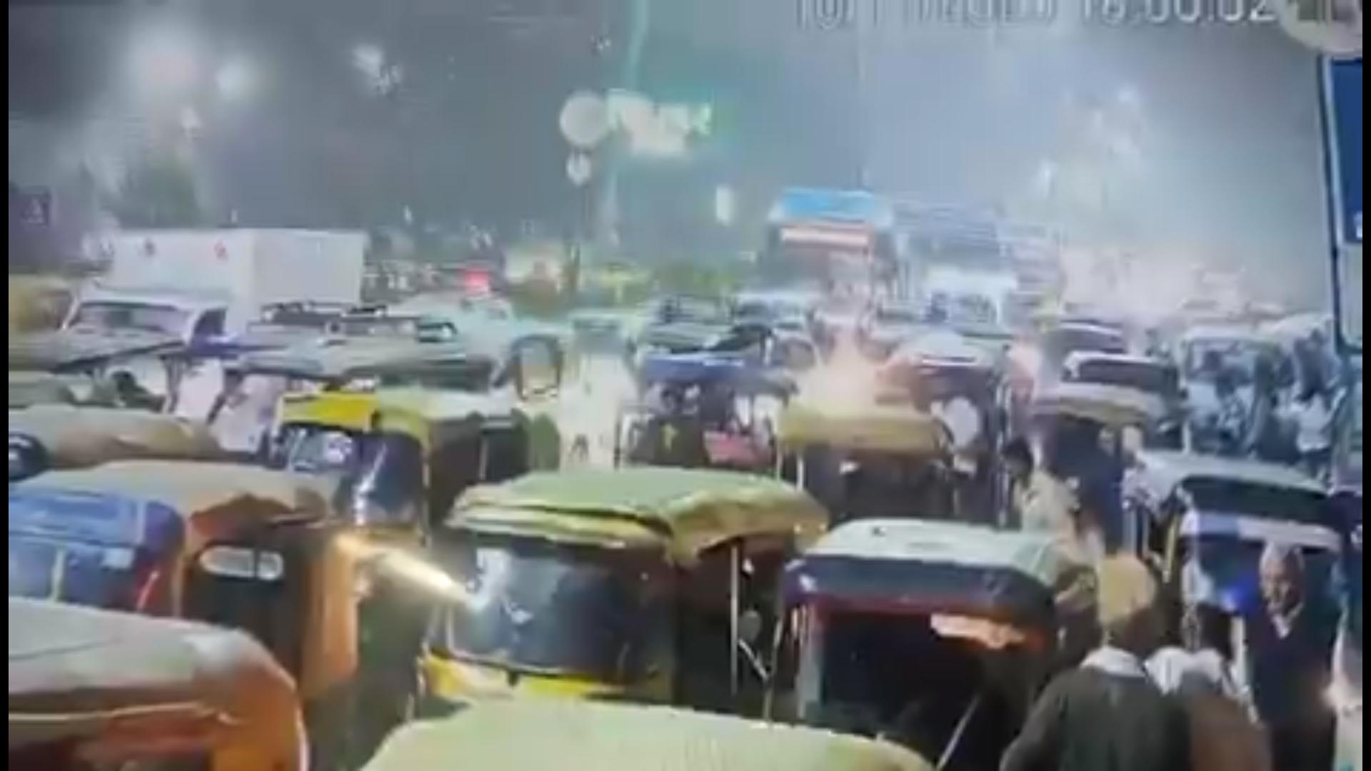 Delhi Car Blast; ଆସିଲା CCTV ଫୁଟେଜ୍, ଦେଖନ୍ତୁ କେତେ ଭୟଙ୍କର ଥିଲା ଏହି ବିସ୍ଫୋରଣ...