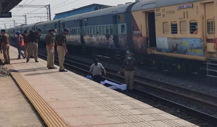 ମିର୍ଜାପୁର ଚୁନାର ଷ୍ଟେସନରେ ଅଘଟଣ; ରେଳ ଲାଇନ ପାର ବେଳେ ଚଢିଗଲା ଟ୍ରେନ, ୪ ମୃତ
