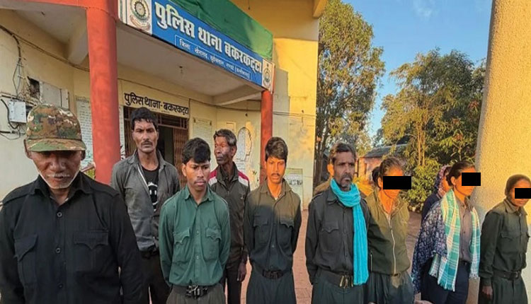 ଭୁଶୁଡ଼ୁଛି ଲାଲଗଡ଼, ବକରକଟ୍ଟା ପୋଲିସ ଷ୍ଟେସନରେ ୧୨ନକ୍ସଲଙ୍କ ଆତ୍ମସମର୍ପଣ