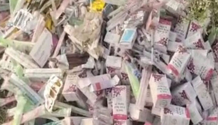 ଅବଧି ଥିବା ଔଷଧକୁ ରାସ୍ତାକଡ଼ରେ ଫୋପାଡ଼ିବା ଘଟଣାରେ ୨ ANM ସସ୍‌ପେଣ୍ଡ