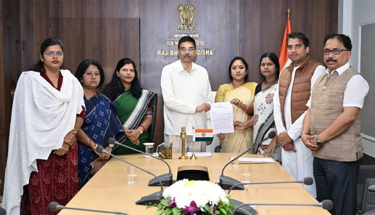 ମହାତ୍ମା ଗାନ୍ଧୀଙ୍କ ପ୍ରତି ଅଶୋଭନୀୟ ମନ୍ତବ୍ୟ ପ୍ରସଙ୍ଗ: ବିଜେପି ବିଧାୟକ ସନ୍ତୋଷ ଖଟୁଆଙ୍କ ବହିଷ୍କାର ଦାବିରେ ରାଜ୍ୟପାଳଙ୍କୁ ବିଜେଡିର ସ୍ମାରକପତ୍ର