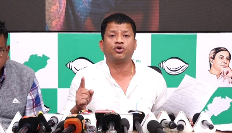  ନବରଙ୍ଗପୁରରେ ପ୍ରେସର କୁକର ଫାଟି ଛାତ୍ର ଆହତ ଘଟଣା: ରାଜ୍ୟ ସରକାରଙ୍କ ଉପରେ ବର୍ଷିଲା ବିଜେଡି