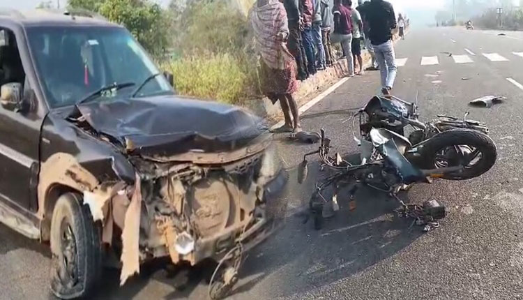 ସ୍କୁଟିକୁ ଧକ୍କା ଦେଲା କାର୍, ୨ ସଂପର୍କୀୟ ଭାଇଙ୍କ ମୃତ୍ୟୁ