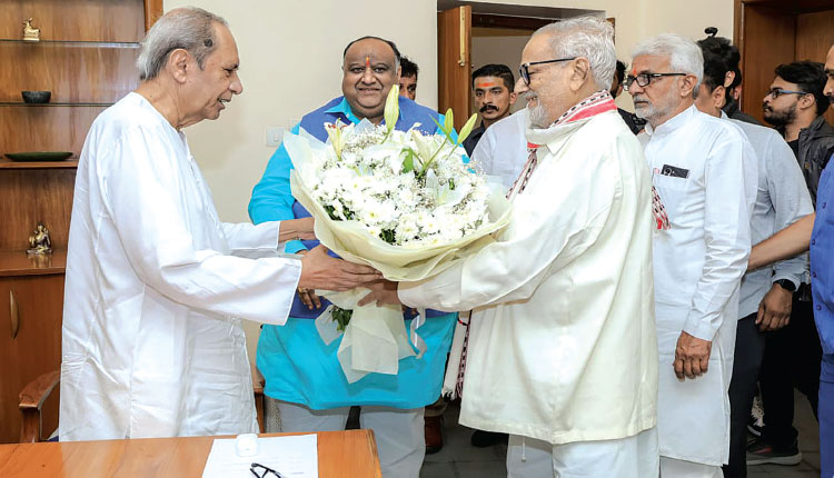 ପୂର୍ବତନ ମୁଖ୍ୟମନ୍ତ୍ରୀ ନବୀନ ପଟ୍ଟନାୟକଙ୍କୁ ସୌଜନ୍ୟମୂଳକ ସାକ୍ଷାତ କଲେ ପୂର୍ବତନ ରାଜ୍ୟପାଳ ପ୍ରଫେସର ଗଣେଶୀ ଲାଲ୍‌ 