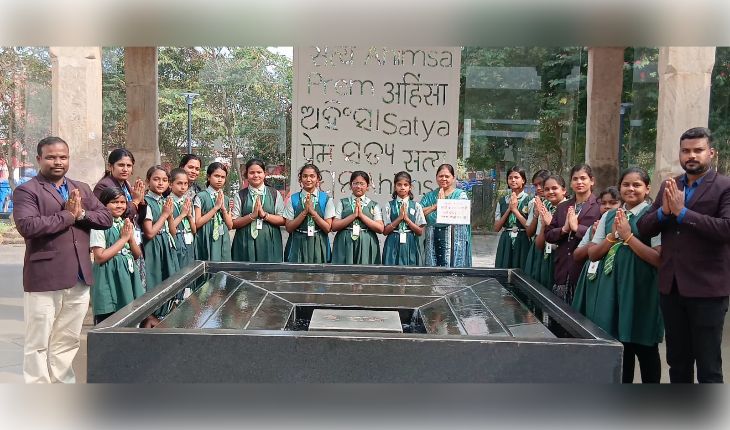 ମଞ୍ଜରୀ ଦେବୀ ପବ୍ଲିକ ସ୍କୁଲ ପକ୍ଷରୁ ଶିକ୍ଷଣୀୟ ଭ୍ରମଣ: ଖଣ୍ଡଗିରି, ଗାନ୍ଧୀ ଶାନ୍ତି କେନ୍ଦ୍ର ଓ ସାଇନ୍ସ ପାର୍କ ବୁଲି ଦେଖିଲେ ଛାତ୍ରଛାତ୍ରୀ