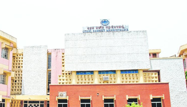 ଉତ୍କଳ ସଙ୍ଗୀତ ମହାବିଦ୍ୟାଳୟରେ ଛାତ୍ରୀଙ୍କୁ ନିର୍ଯାତନା ଅଭିଯୋଗ, ଡ୍ରାମା ବିଭାଗର ଅଧ୍ୟାପକ ବହିଷ୍କୃତ