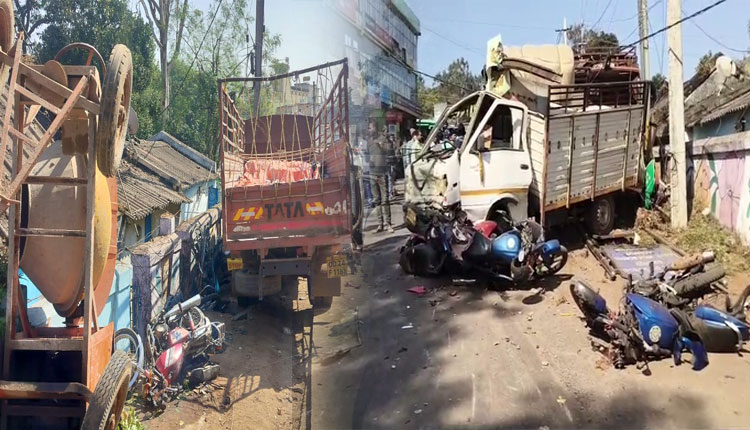 ସିରିଜ ଦୁର୍ଘଟଣା ପରେ ବିଦ୍ୟୁତ ଖୁଣ୍ଟକୁ ପିଟିଲା ବ୍ରେକ୍ ଫେଲ୍ ଟ୍ରକ୍; ୨ଟି ଭ୍ୟାନ୍ ସହ ୭ରୁ ଉର୍ଦ୍ଧ୍ୱ ବାଇକ୍ ଗୁଣ୍ଡ