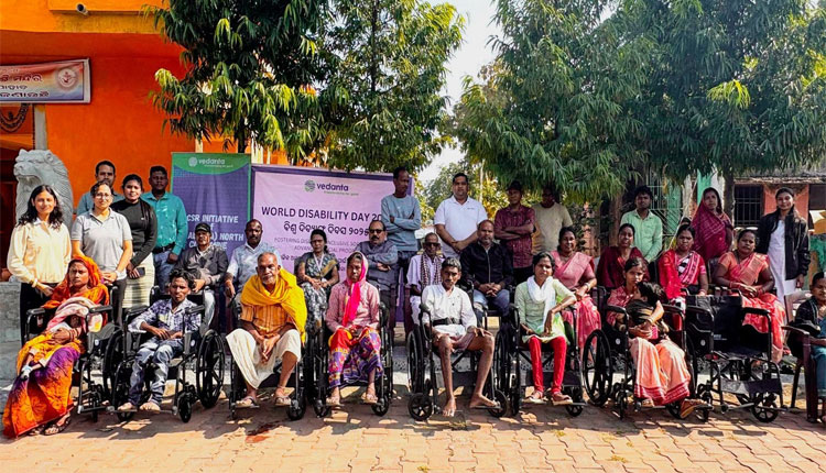 ଦିବ୍ୟାଙ୍ଗମାନଙ୍କୁ ସହଯୋଗର ହାତ ବଢାଇଲା ବେଦାନ୍ତ ଆଲୁମିନିୟମ, ହୁଇଲଚେୟାର ଏବଂ ଶ୍ରବଣ ଯନ୍ତ୍ର ପ୍ରଦାନ