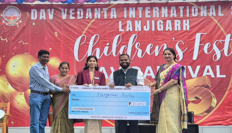 ବେଦାନ୍ତ ଲାଞ୍ଜିଗଡ଼ ପକ୍ଷରୁ ଛାତ୍ରବୃତ୍ତି ପୁରସ୍କାର ଅଧୀନରେ ଡିଏଭି ବେଦାନ୍ତ ଇଣ୍ଟରନ୍ୟାସନାଲ ସ୍କୁଲର ସଫଳତାକୁ ସ୍ୱୀକୃତି