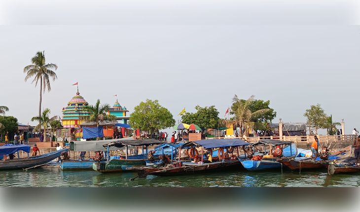 Huge Rush of Tourists at Kalijai Temple; Chilika Lake Bustling with Activity