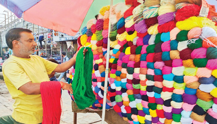 ରେଡିମେଡ୍‌‌ ବସ୍ତ୍ର ଯୋଗୁଁଁ କମୁଛି ଉଲ୍‌‌ର ବ୍ୟବହାର; ନୂଆ ଟ୍ରେଣ୍ଡ ଆପଣାଉଛନ୍ତି ଲୋକେ, ନିରାଶ ହେଉଛନ୍ତି ବେପାରୀ