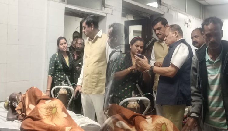 କଟକ ଏସସିବି ମେଡିକାଲ ଛାତରୁ ଅତଡା ଘସି ରୋଗୀ ଆହତ ଘଟଣା: ଆହତଙ୍କୁ ଭେଟିଲେ ବିଜେଡି ପ୍ରତିନିଧି ଦଳ