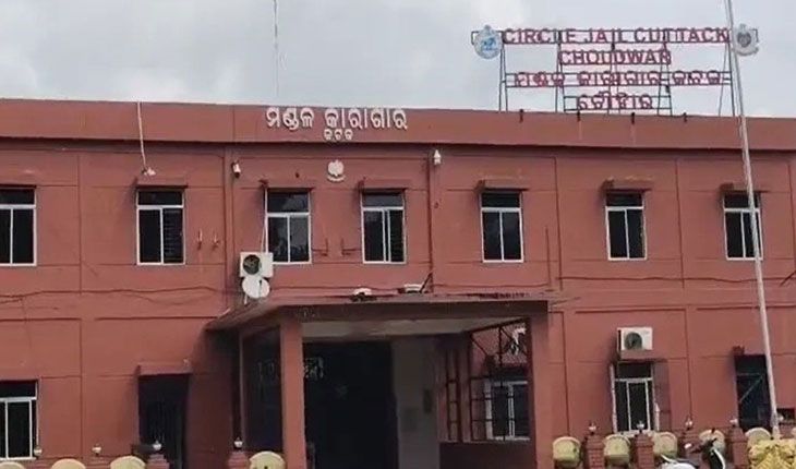 ଚୌଦ୍ୱାର ଜେଲରୁ କଏଦୀ ଫେରାର ଘଟଣା: ଜେଲ୍‌ ଅଧିକାରୀଙ୍କ ମଧ୍ୟରେ ଚାଲିଛି କାଦୁଅଫିଙ୍ଗା ରାଜନୀତି