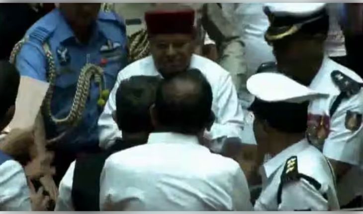 କର୍ଣ୍ଣାଟକ ବିଧାନସଭାରେ ହଟଚମଟ: ମାତ୍ର ୨ଧାଡ଼ି ପଢ଼ି ଅଭିଭାଷଣ ଶେଷ କଲେ ରାଜ୍ୟପାଳ