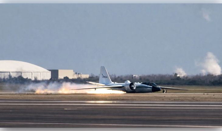 ଟେକ୍ସାସରେ ନାସା ବିମାନର ଜରୁରୀକାଳୀନ ଅବତରଣ: ରନୱେରେ ଘୋଷାରି ହୋଇଗଲା ପ୍ଲେନ୍, ବାହାରିଲା ନିଆଁ ଓ ଧୂଆଁ, ଦେଖନ୍ତୁ ଭିଡିଓ