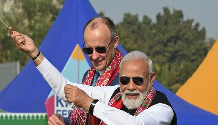 ଅହମ୍ମଦାବାଦରେ 'କାଇଟ୍ ଡିପ୍ଲୋମାସି': ପ୍ରଧାନମନ୍ତ୍ରୀ ମୋଦୀଙ୍କ ସହ ଗୁଡ଼ି ଉଡ଼ାଇଲେ ଜର୍ମାନ ଚାନ୍ସେଲର ଫ୍ରେଡ୍ରିକ୍ ମର୍ଜ