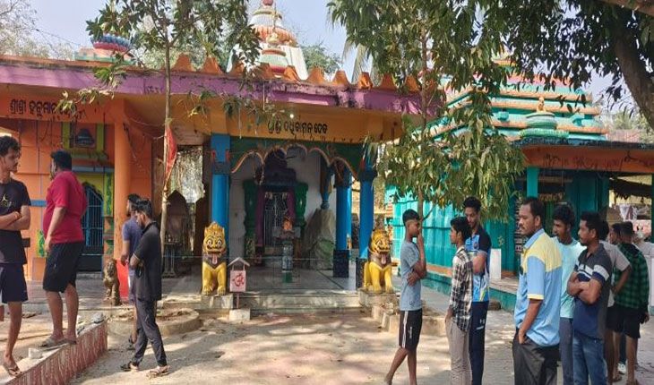 ବାଲୁଗାଁରେ ଲୁଟେରାଙ୍କ ଆତଙ୍କ, ଗୋଟିଏ ରାତିରେ ୮ ମନ୍ଦିରରୁ ଲକ୍ଷାଧିକ ଟଙ୍କାର ସୁନାଗହଣା ଚୋରି