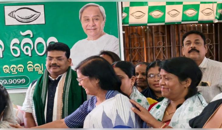 ଧାନରେ କଟନୀ ଛଟନୀ ଓ ଚାଷୀଙ୍କୁ ଶୋଷଣ ପ୍ରତିବାଦରେ ଆସନ୍ତା ୧୬ରେ ବିଶାଳ ଚାଷୀ ଆନ୍ଦୋଳନ ଡାକରା ଦେଲା ବିଜେଡି