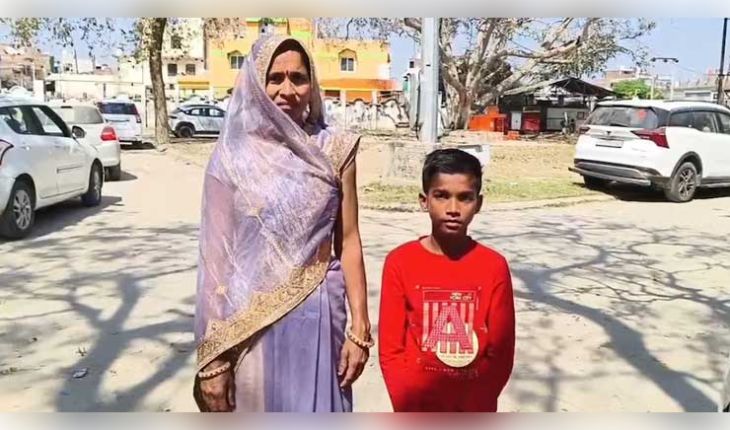 କୌଶାମ୍ବୀରେ ଅଭାବନୀୟ ଘଟଣା: ଫୁଲ କୁଣ୍ଡ ଭାଙ୍ଗିବାରୁ ଛାତ୍ରଙ୍କୁ ସ୍କୁଲରୁ ବାହାର କରିଦେଲେ ଶିକ୍ଷକ, ତଦନ୍ତ ନିର୍ଦ୍ଦେଶ