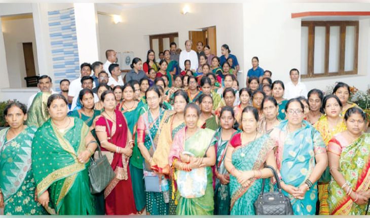 ବିରୋଧୀ ଦଳ ନେତା ନବୀନ ପଟ୍ଟନାୟକଙ୍କୁ ଭେଟିଲେ ବ୍ୟାସନଗର ମ୍ୟୁନିସିପାଲିଟିର ମିଶନ ଶକ୍ତି ମା’