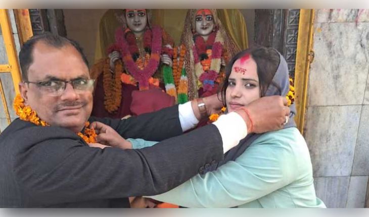 ପ୍ରେମର ନାହିଁ ବୟସ ସୀମା: ୬୦ ବର୍ଷୀୟ ହିନ୍ଦୁ ପ୍ରିନ୍ସିପାଲଙ୍କୁ ବିବାହ କଲେ ୨୮ ବର୍ଷୀୟ ମୁସଲିମ ଶିକ୍ଷୟିତ୍ରୀ, ନେପାଳରେ ପଡ଼ିଲା ହାତଗଣ୍ଠି