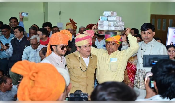 ଭଣଜା ବାହାଘରରେ ମାମୁଁଙ୍କ ଟଙ୍କା ବର୍ଷା; ଉପହାର ଦେଲେ ୮୧ ଲକ୍ଷ ଟଙ୍କା ସହ ୨୫ ଭରି ସୁନା