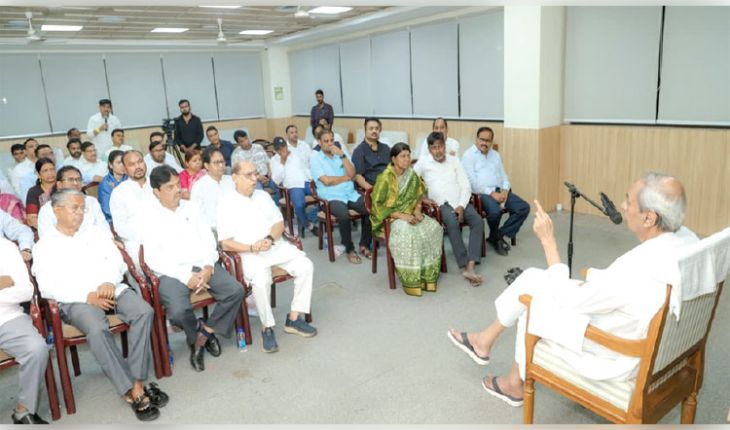 ବଜେଟ ଅଧିବେଶନ ପୂର୍ବରୁ ବିଜେଡି ବିଧାୟକ ଦଳ ବୈଠକରେ ନବୀନଙ୍କ ଗୁରୁମନ୍ତ୍ର: ଚାଷୀ, ମହିଳାଙ୍କ ସ୍ୱର ହେବ ବିଜେଡି