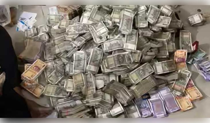 ୩୦ ହଜାର ଲାଞ୍ଚ ନେଇ ଧରାପଡିଲେ ଖଣି ଉପନିର୍ଦ୍ଦେଶକ: ଘରୁ ମିଳିଲା ୪ କୋଟି ଟଙ୍କା, ଟ୍ରଲି ବ୍ୟାଗ୍ ଓ ଆଲମିରାରେ ଥାକ ଥାକ ନୋଟ୍