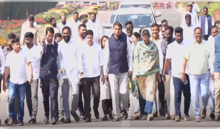 ରାଜ୍ୟର ୧୩ଟି ବିଶ୍ବବିଦ୍ୟାଳୟରେ ନାହାନ୍ତି କୁଳପତି, ସମସ୍ୟା ନେଇ ରାଜ୍ୟପାଳଙ୍କୁ ଭେଟିଲା ଯୁବ ଓ ଛାତ୍ର ବିଜେଡି