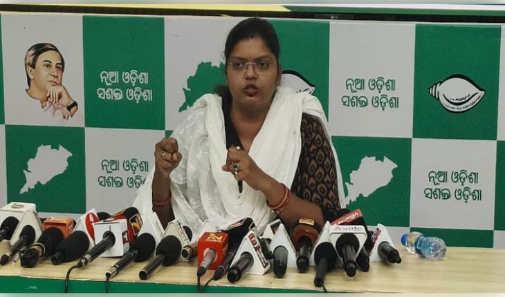 ସରକାରୀ ସ୍କୁଲରେ ପାଠ୍ୟପୁସ୍ତକର ଗୁରୁତର ଅଭାବ ନେଇ ରାଜ୍ୟ ସରକାରଙ୍କୁ ଟାର୍ଗେଟ୍ କଲା ବିଜୁ ଛାତ୍ର ଜନତା ଦଳ