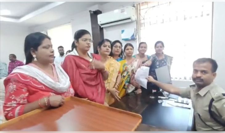 କାମାକ୍ଷାନଗର କଲେଜ ଛାତ୍ରୀ ସନ୍ଦେହଜନକ ମୃତ୍ୟୁ ଘଟଣାରେ ତୁରନ୍ତ ନ୍ୟାୟ ଦାବି କଲା ବିଜୁ ଜନତା ଦଳ 