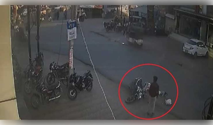 ହୃଦୟ ବିଦାରକ: ଏଟାରେ ଦ୍ରୁତଗାମୀ ଟ୍ରକ୍ ଚକା ତଳେ ଚାପି ହୋଇ ମାଆ ଓ ପୁଅଙ୍କର ଶୋଚନୀୟ ମୃତ୍ୟୁ