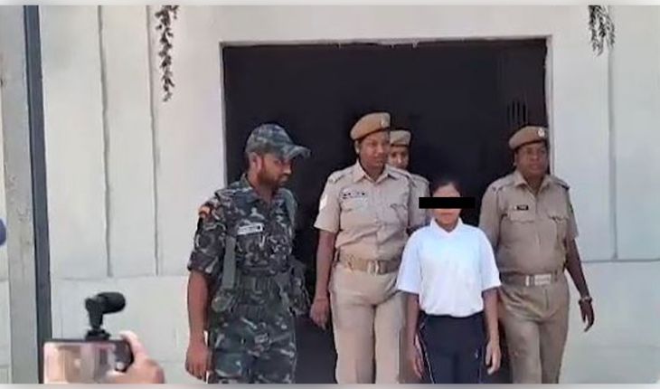 ରାଉରକେଲା ପୋଲିସ ନିକଟରେ ମହିଳା ମାଓବାଦୀଙ୍କ ଆତ୍ମସମର୍ପଣ 