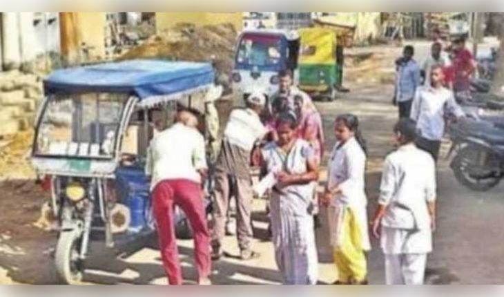 ଆମ୍ବୁଲାନ୍ସ ଆସିଲାନି, ବାଧ୍ୟ ହୋଇ ଇ-ରିକ୍ସାରେ ସନ୍ତାନ ପ୍ରସବ କଲେ ଗର୍ଭବତୀ ମହିଳା