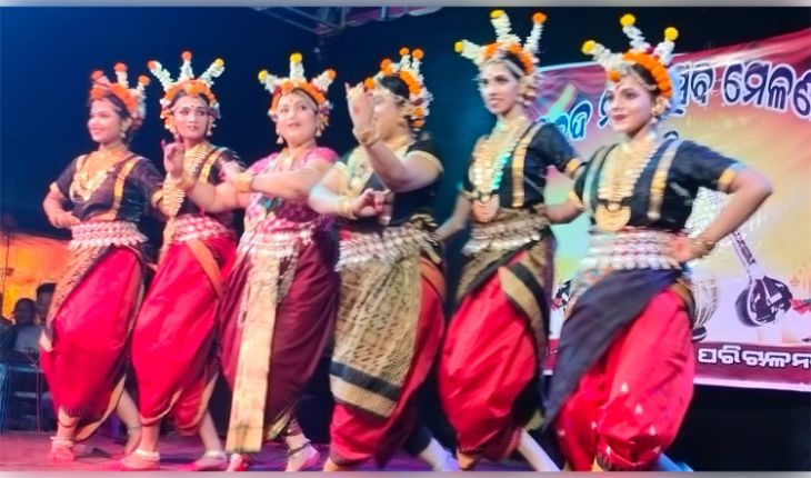 Gottipu-dance-at-Parikud-festival 