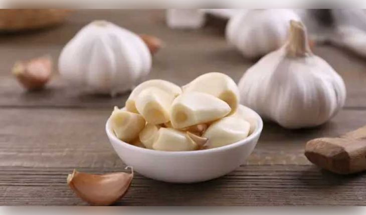 ପ୍ରତିଦିନ ଖାଆନ୍ତୁ ଗୋଟିଏ କୋଲା ରସୁଣ: ହଜମ ପ୍ରକ୍ରିୟାରୁ ନେଇ ହୃତ୍‌ପିଣ୍ଡ ପର୍ଯ୍ୟନ୍ତ, ଜାଣନ୍ତୁ ଏହାର ଆଶ୍ଚର୍ଯ୍ୟଜନକ ଫାଇଦା