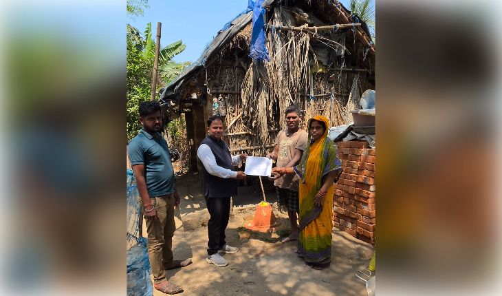 ଅଗ୍ନିବିପନ୍ନ ପରିବାରକୁ ଏଚପି ଗ୍ୟାସ ବିତରକଙ୍କ ସହାୟତା: ୧ ଲକ୍ଷ ୨୭ ହଜାର ଟଙ୍କାର ଚେକ୍ ପ୍ରଦାନ