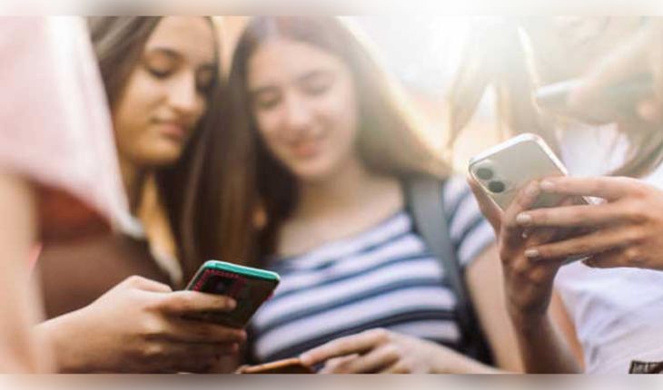 ଆଇଫୋନ୍ ବ୍ୟବହାରକାରୀଙ୍କ ପାଇଁ ବଡ଼ ବିପଦ! 'ଡାର୍କସୋର୍ଡ' ହ୍ୟାକ୍ ଆଲର୍ଟ ଜାରି କଲା ଆପଲ୍, ତୁରନ୍ତ କରନ୍ତୁ ଅପଡେଟ୍