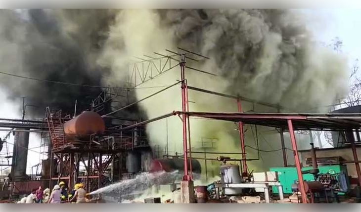 ସମ୍ବଲପୁର ଜୟନ୍ତପୁର ସ୍ଥିତ ପିଚୁ କାରଖାନାରେ ଭୟାବହ ଅଗ୍ନିକାଣ୍ଡ, ନିଆଁ ଲିଭା କାର୍ଯ୍ୟ ଜାରି