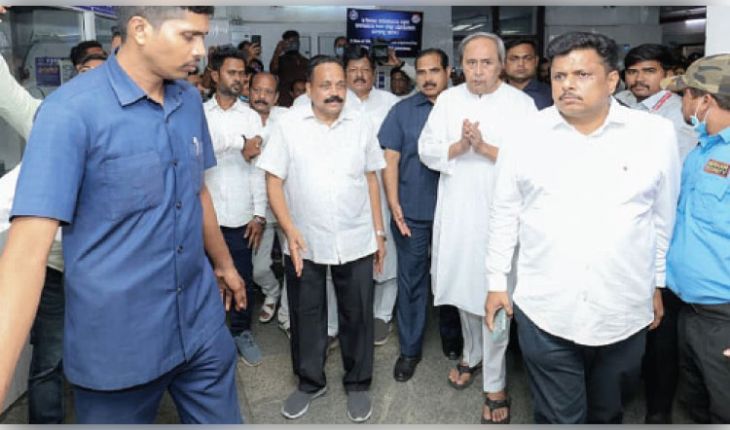 ଏସ୍‌ସିବିରେ ଅଗ୍ନିକାଣ୍ଡରେ ଆହତ ରୋଗୀଙ୍କୁ ଭେଟିଲେ ନବୀନ