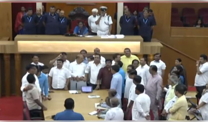 ବିଧାନସଭା ଆରମ୍ଭରୁ ଗୃହରେ ବିଜୁ ଝଡ଼: ଦୁବେଙ୍କ ବିଭ୍ରାନ୍ତିକର ମନ୍ତବ୍ୟକୁ ନେଇ ବିରୋଧୀ ସଦସ୍ୟଙ୍କ ହଟ୍ଟଗୋଳ 
