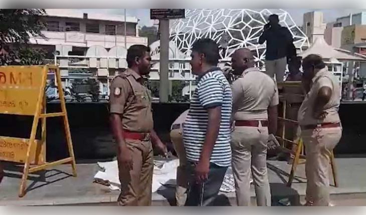 ପତ୍ନୀଙ୍କ ଚରିତ୍ର ଉପରେ ସନ୍ଦେହ: ବସ୍ ଷ୍ଟାଣ୍ଡରେ ଗୋଡ଼ାଇ ଗୋଡ଼ାଇ ହାଣିଲା ସ୍ୱାମୀ, ଥାନାରେ କଲା ଆତ୍ମସମର୍ପଣ