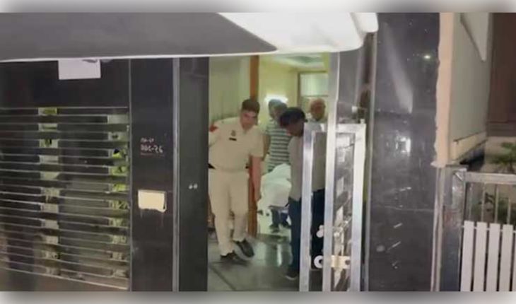 ଦିଲ୍ଲୀର ମାଲବିୟ ନଗରରେ ଚାଞ୍ଚଲ୍ୟ: ଫ୍ଲାଟରୁ ମିଳିଲା ଦୁଇ ଭଉଣୀଙ୍କ ମୃତଦେହ, ମାଆ ଗୁରୁତର