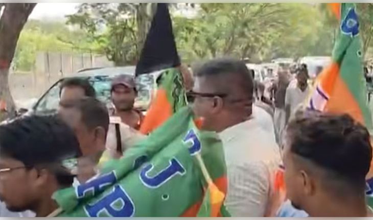 ବିଧାୟକ ଦେବୀ ରଞ୍ଜନ ତ୍ରିପାଠୀଙ୍କୁ କଳା ପତାକା ସହ ବାଙ୍କୀରେ ଜୋରଦାର ବିରୋଧ ପ୍ରଦର୍ଶନ