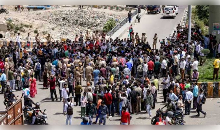 ହାତରେ ଡିଗ୍ରୀ, ମାସିକ ଦରମା ମାତ୍ର ୧୦ ହଜାର: ନୋଏଡାରେ ଗ୍ରାଜୁଏଟମାନେ କାହିଁକି ଆନ୍ଦୋଳନ କରିବାକୁ ବାଧ୍ୟ ହେଉଛନ୍ତି?