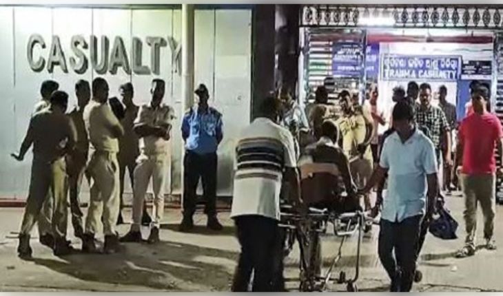 ଓଏମପି ସ୍ଥିତ ଷଷ୍ଠ ବାଟାଲିୟନ ପରିସରରେ ପୋଲିସକୁ ଧାରୁଆ ଅସ୍ତ୍ରରେ ଆକ୍ରମଣ, ୩ କର୍ମଚାରୀ ଆହତ